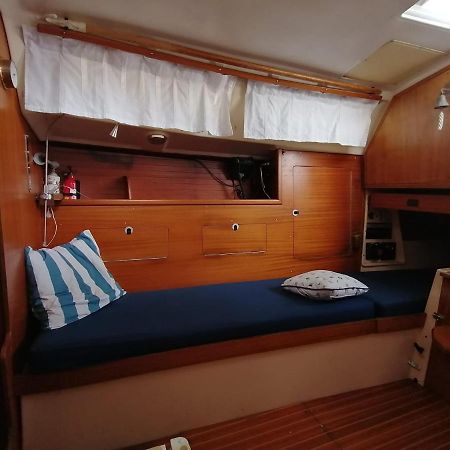 Cozy Sailboat In Barcelona!! No Showers Sant Adrià de Besòs Exterior foto