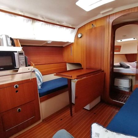 Cozy Sailboat In Barcelona!! No Showers Sant Adrià de Besòs Exterior foto
