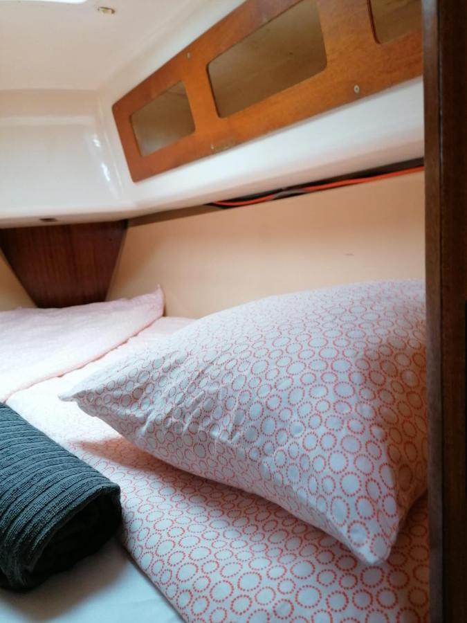 Cozy Sailboat In Barcelona!! No Showers Sant Adrià de Besòs Exterior foto