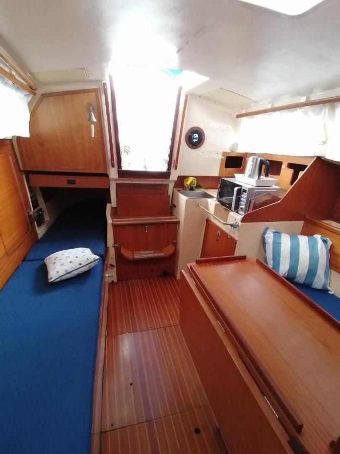 Cozy Sailboat In Barcelona!! No Showers Sant Adrià de Besòs Exterior foto