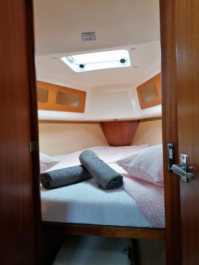 Cozy Sailboat In Barcelona!! No Showers Sant Adrià de Besòs Exterior foto