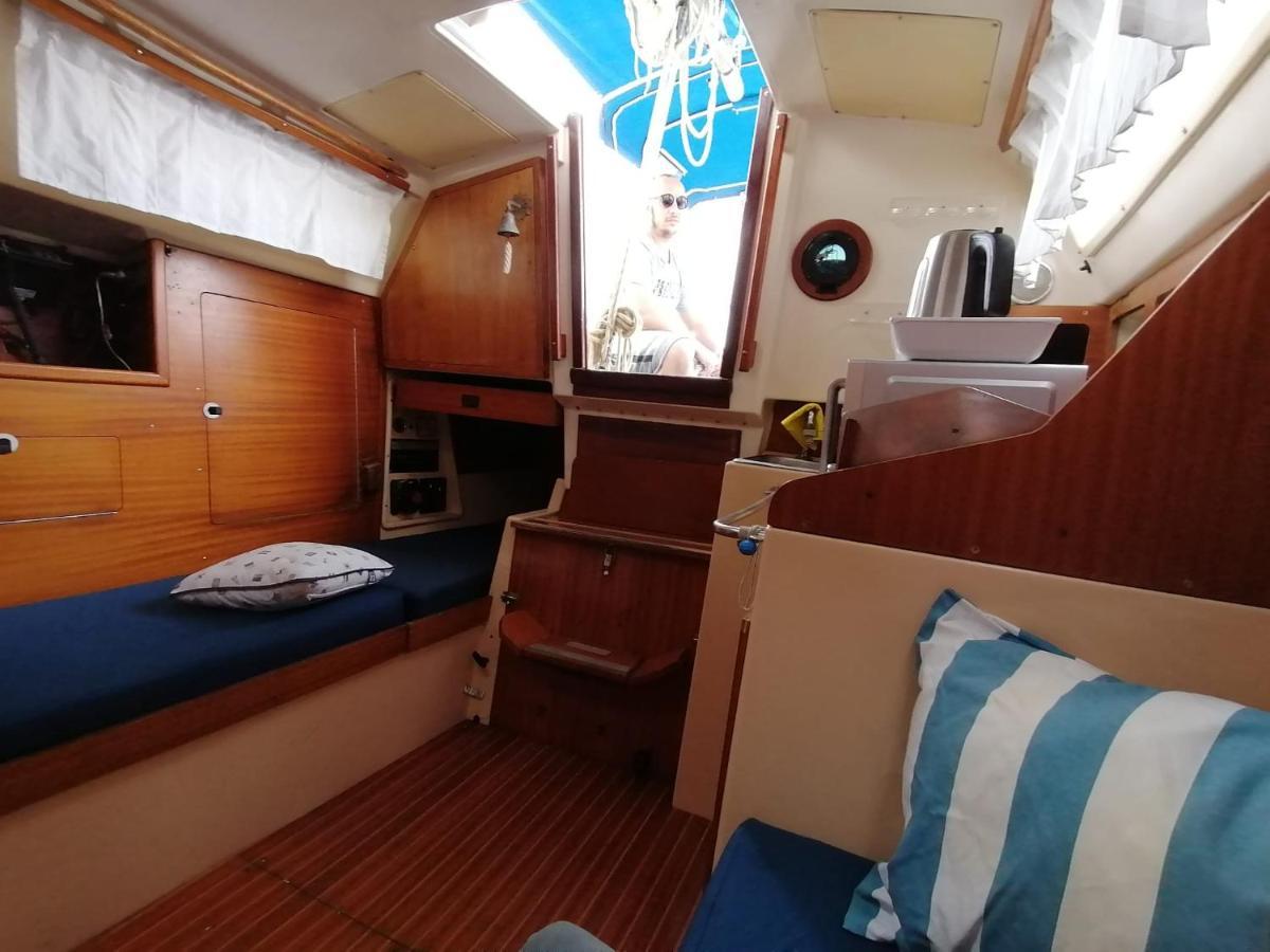 Cozy Sailboat In Barcelona!! No Showers Sant Adrià de Besòs Exterior foto